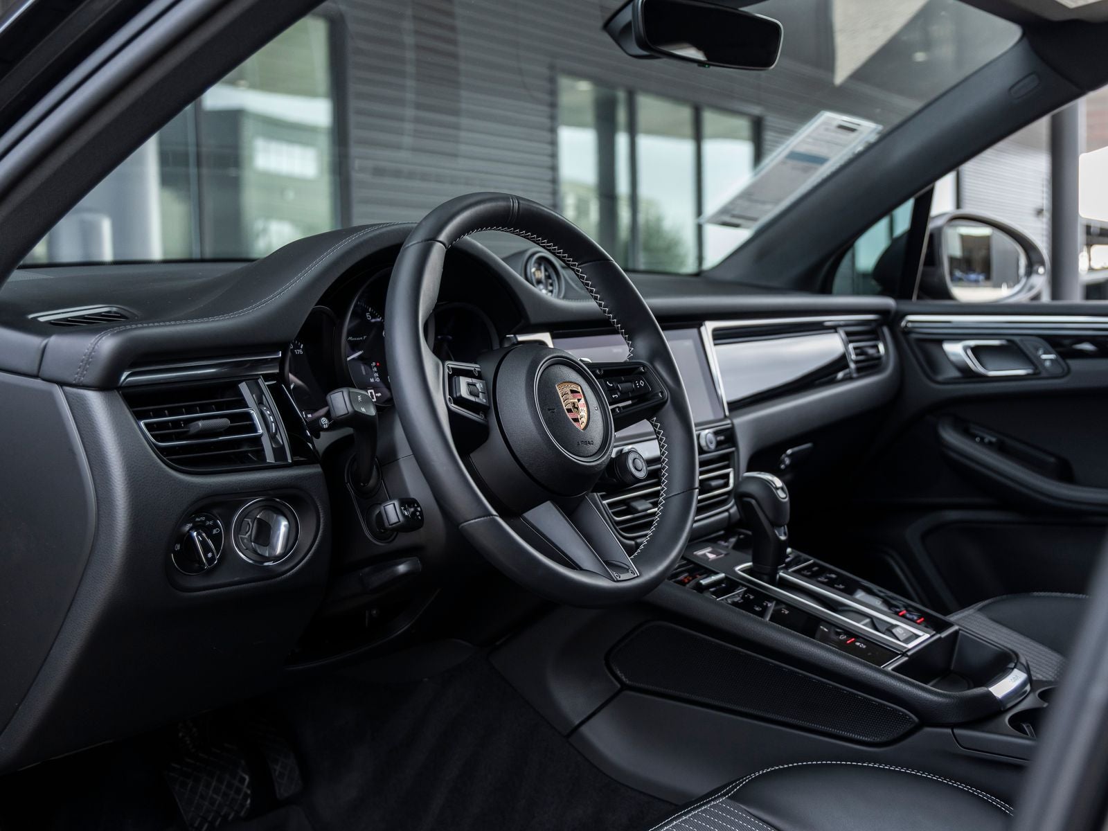 2025 Porsche Macan T