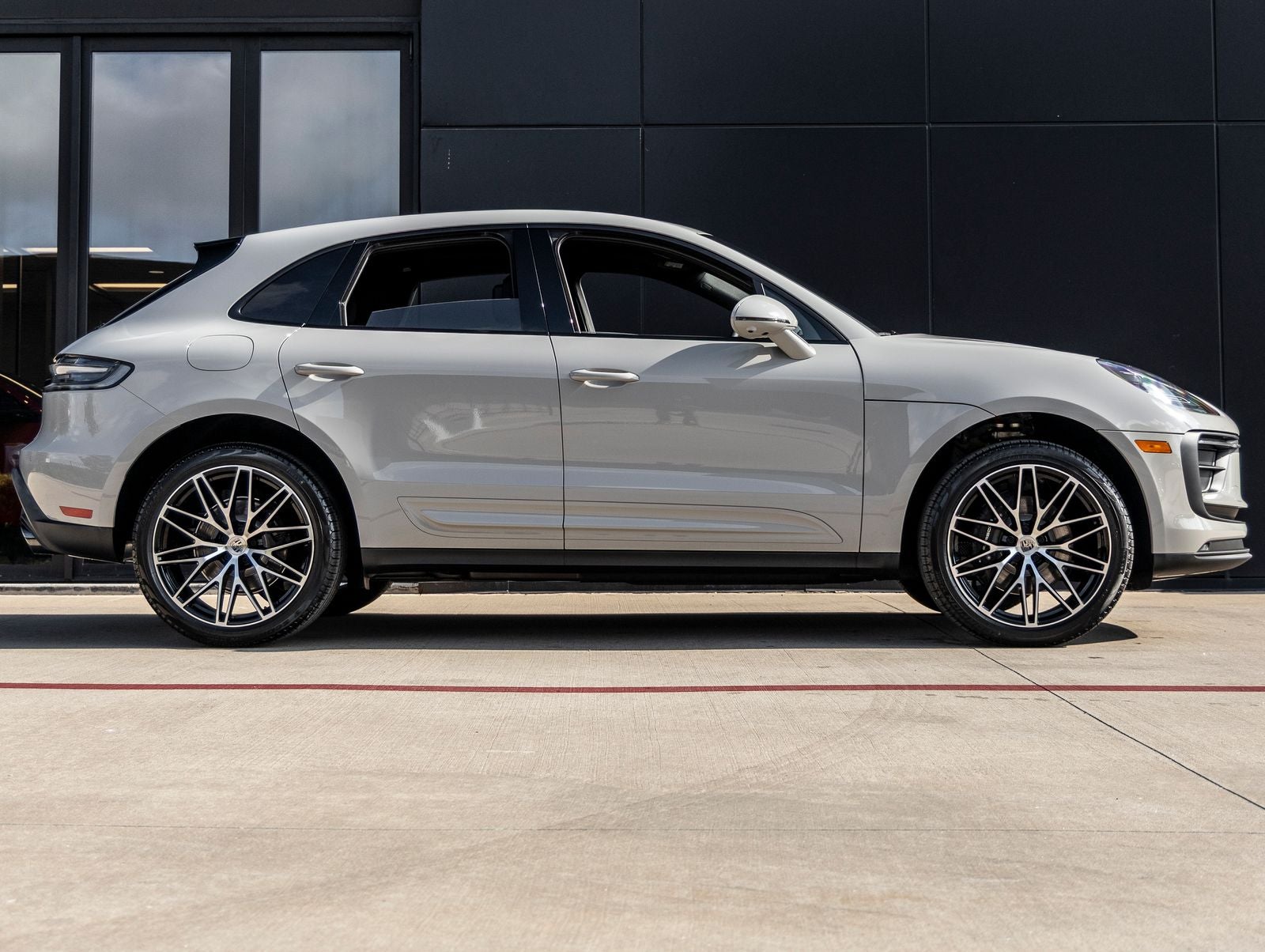 2025 Porsche Macan AWD