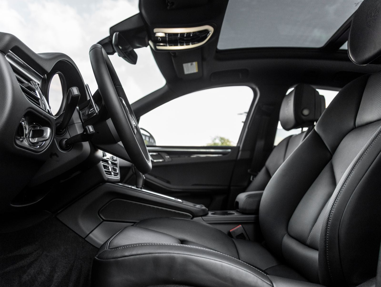 2025 Porsche Macan AWD