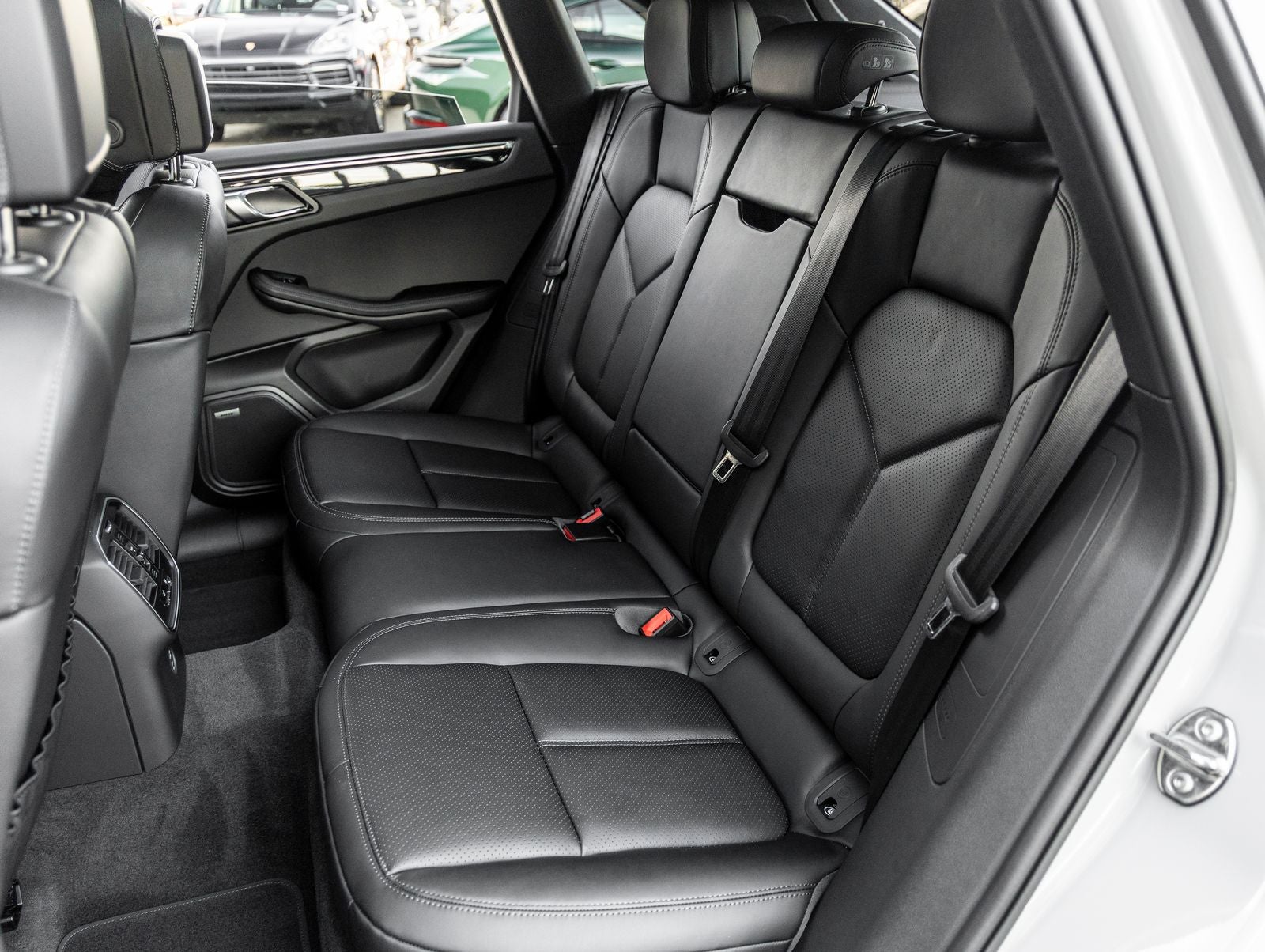 2025 Porsche Macan AWD