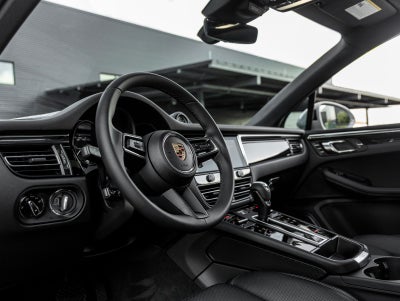 2025 Porsche Macan AWD
