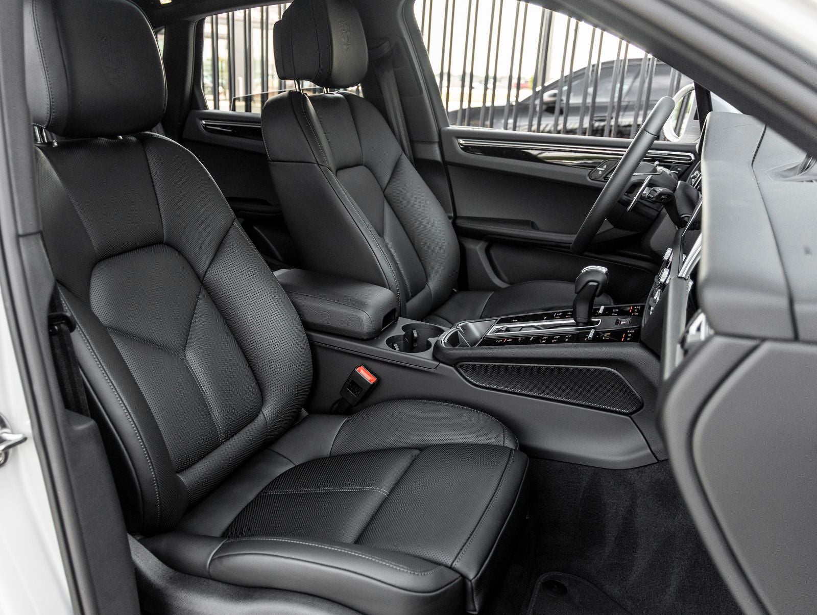 2025 Porsche Macan AWD
