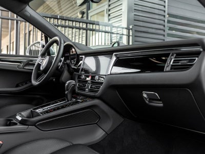 2025 Porsche Macan AWD