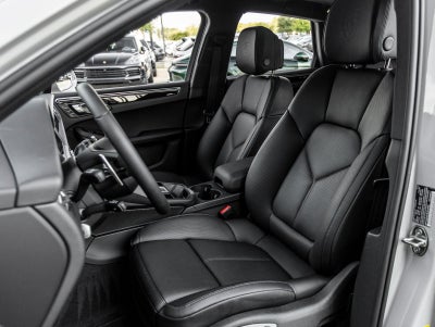 2025 Porsche Macan AWD