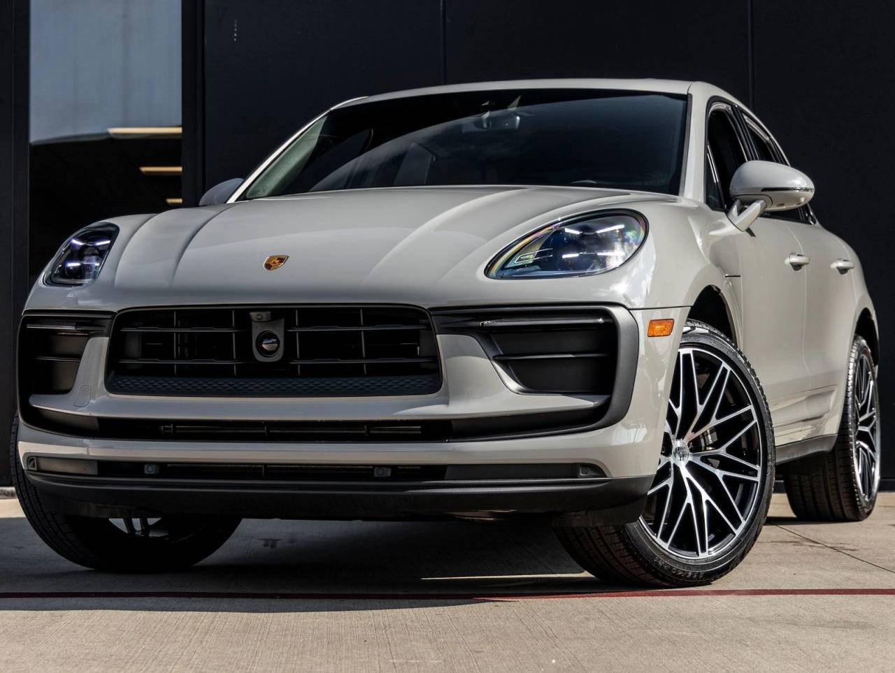 2025 Porsche Macan Base