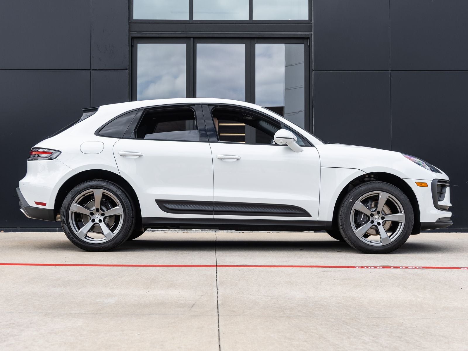2026 Porsche Macan AWD