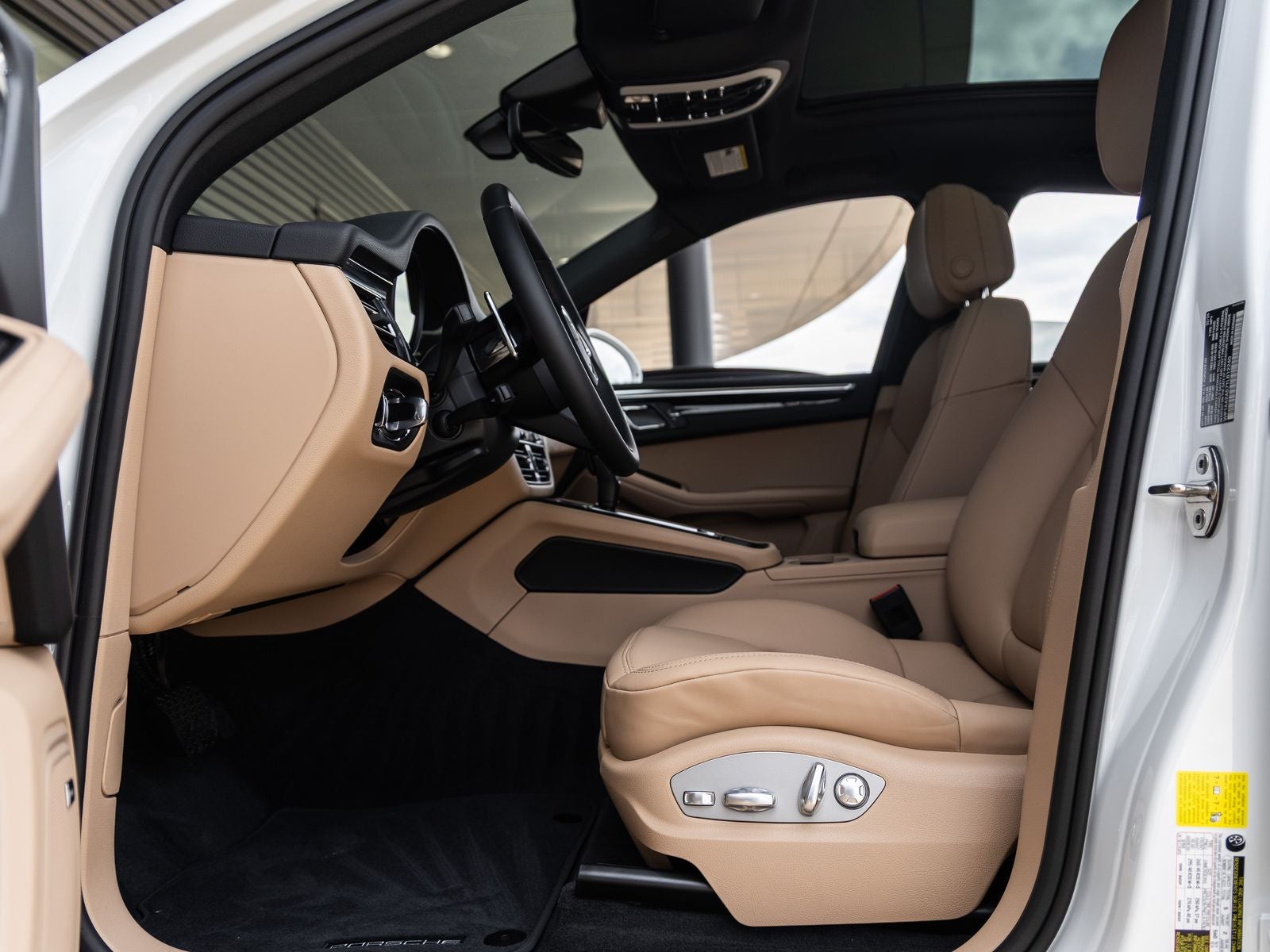 2026 Porsche Macan AWD
