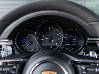 2026 Porsche Macan AWD