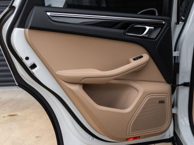 2026 Porsche Macan AWD