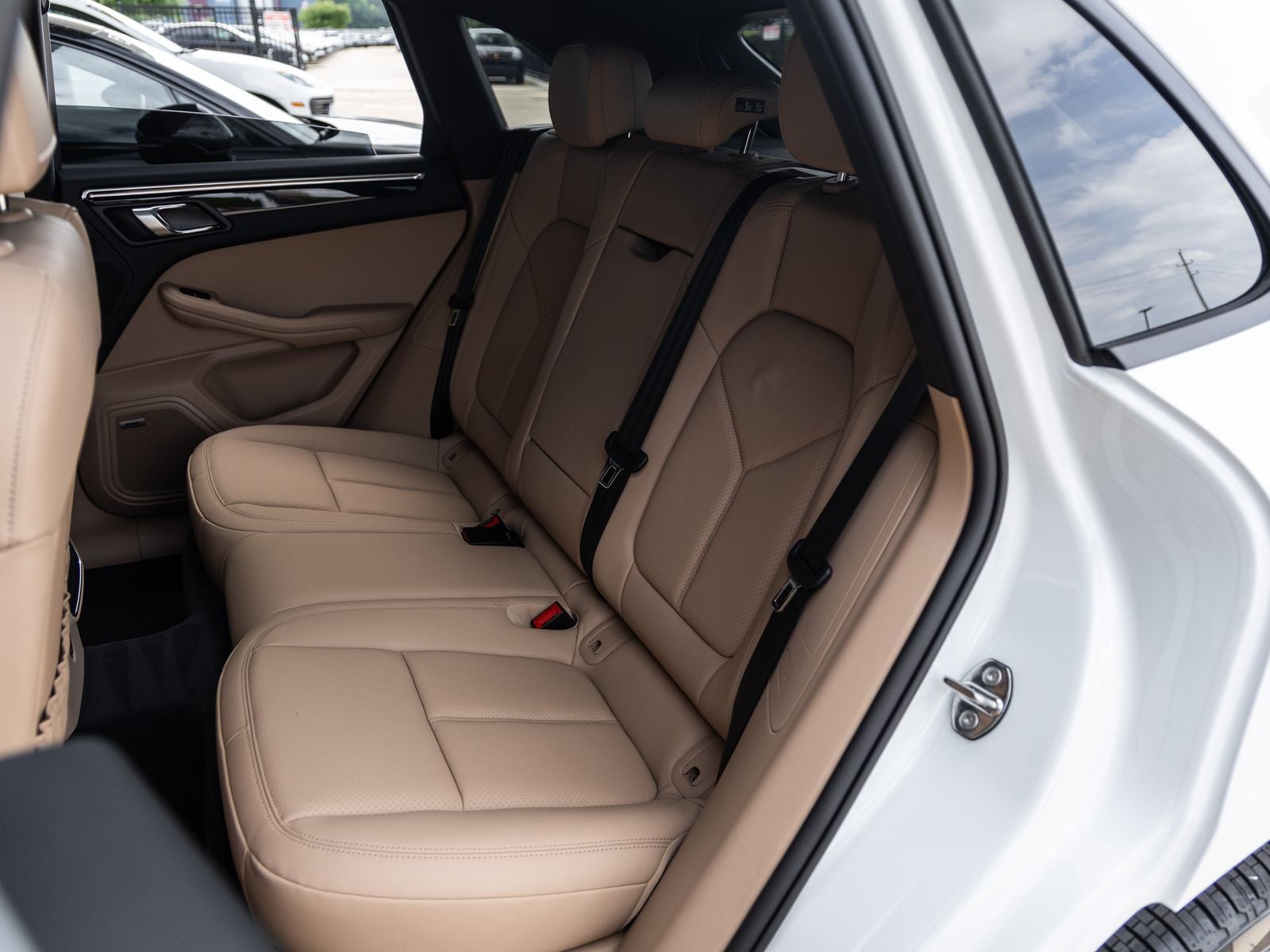 2026 Porsche Macan AWD