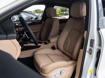 2026 Porsche Macan AWD