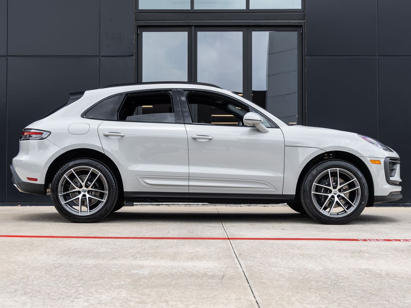 2026 Porsche Macan AWD