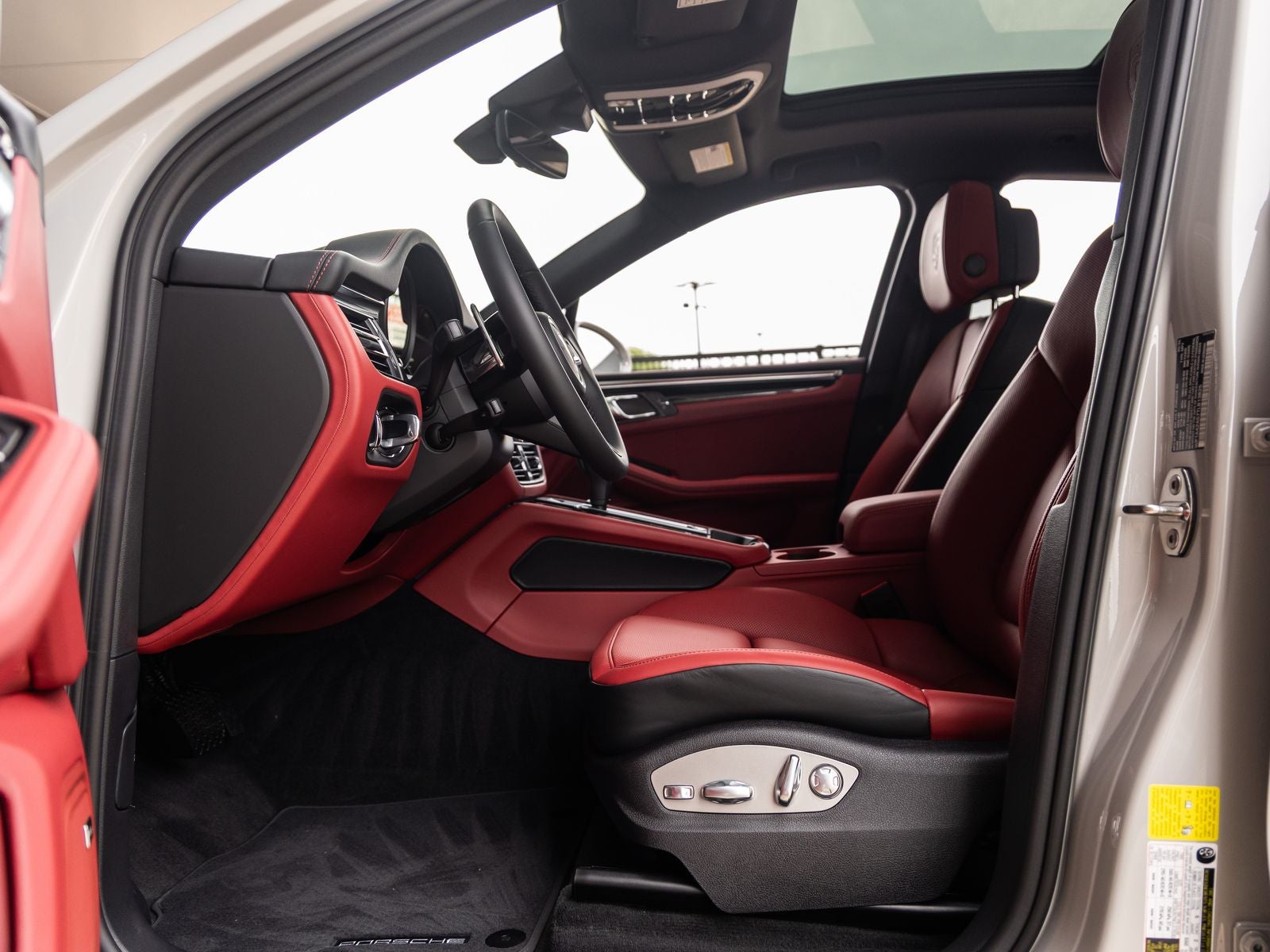 2026 Porsche Macan AWD
