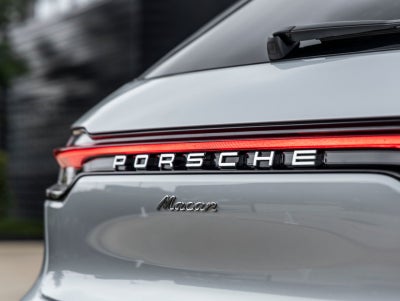2026 Porsche Macan AWD