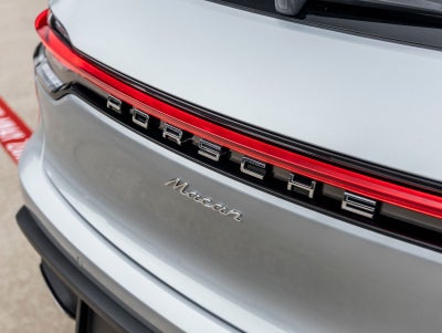 2026 Porsche Macan AWD
