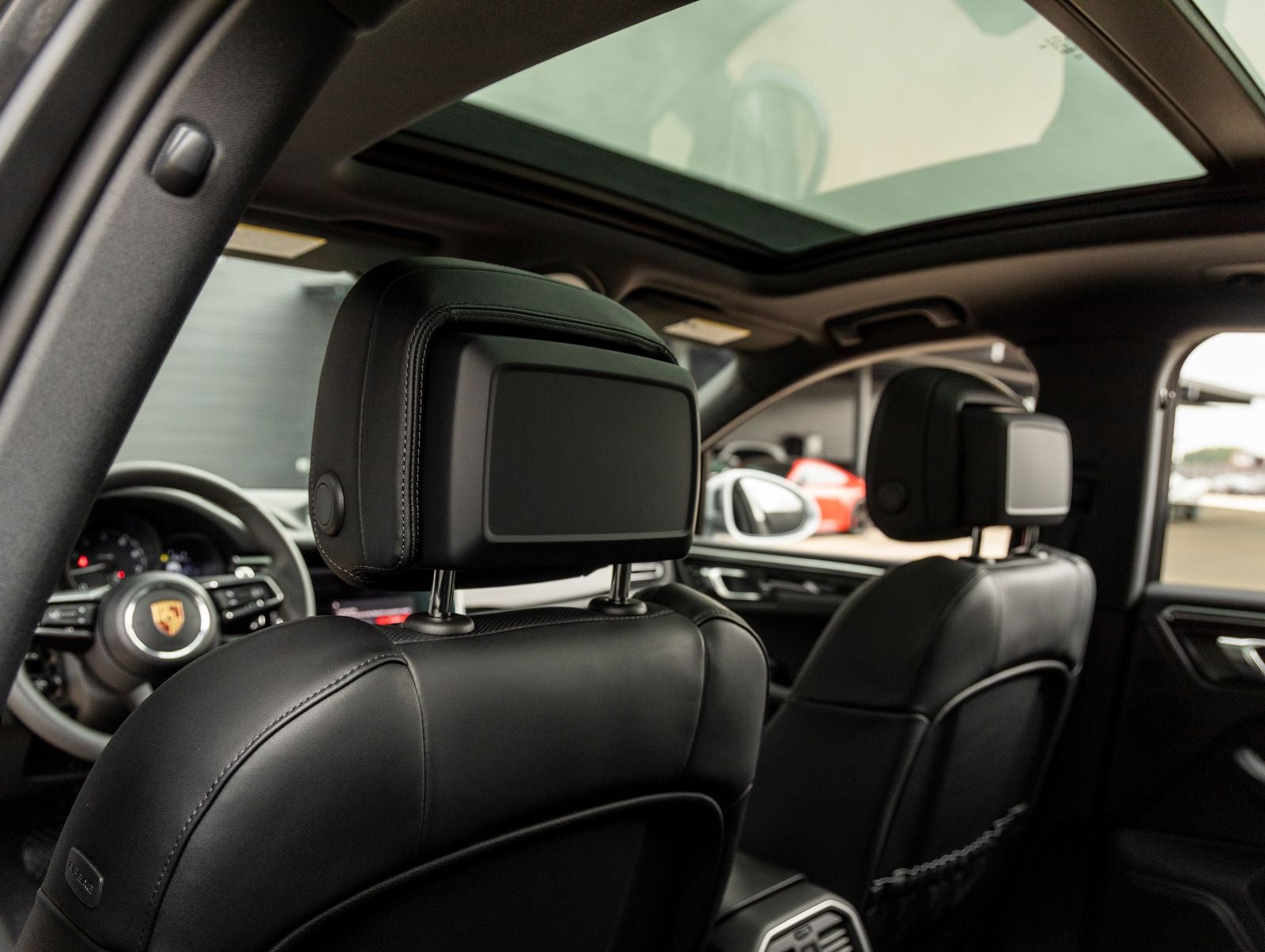 2026 Porsche Macan AWD