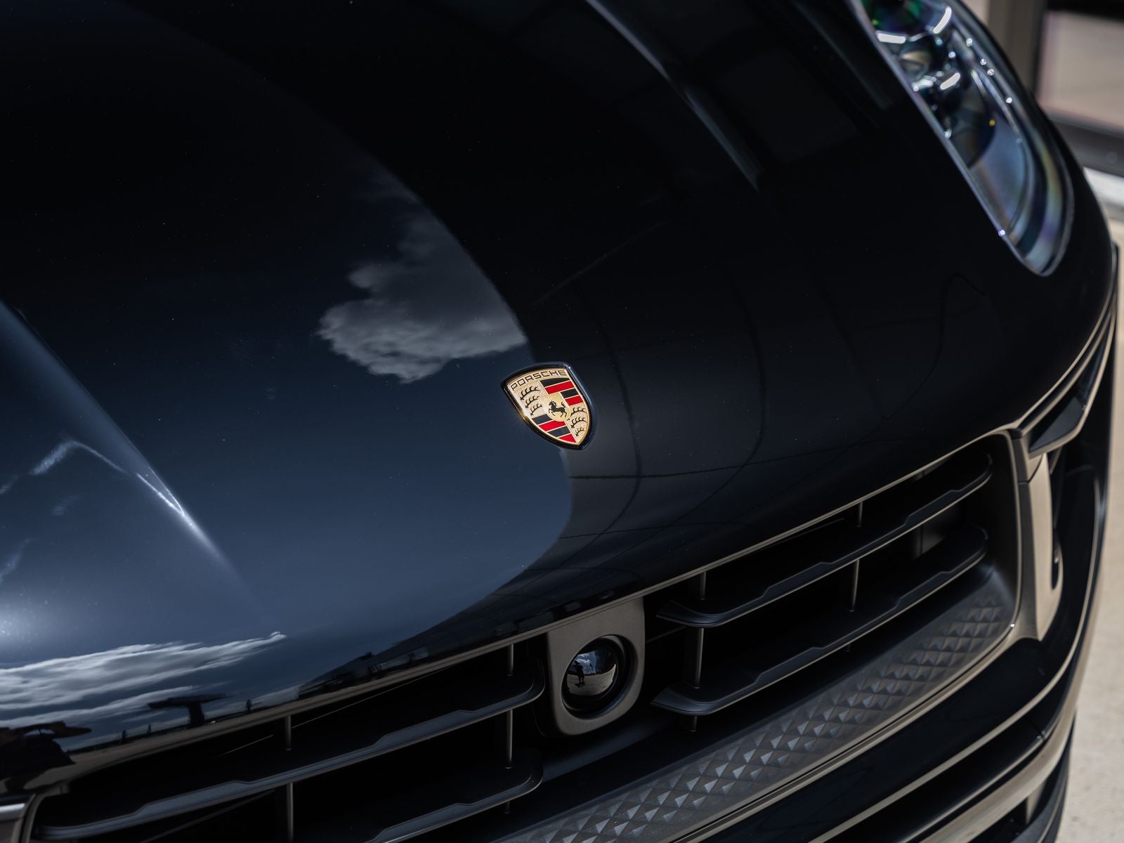 2026 Porsche Macan Base