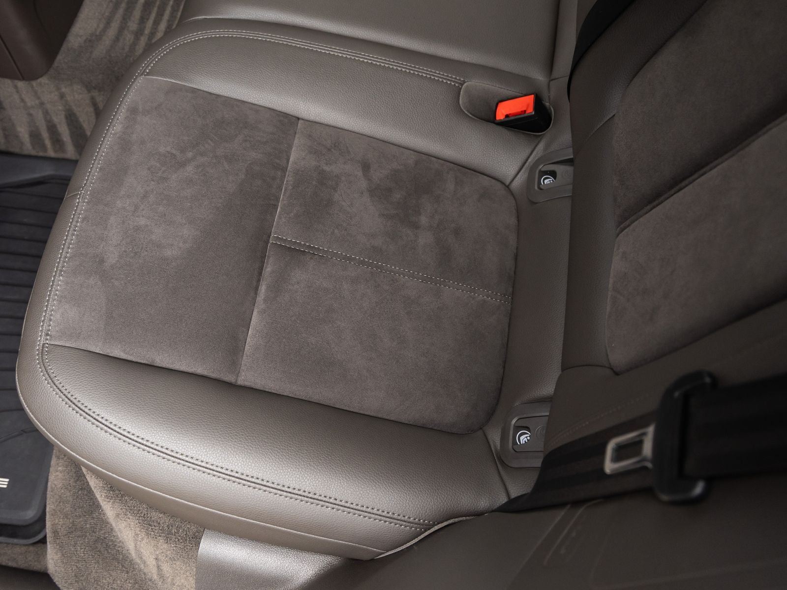 2021 Porsche Macan Macan