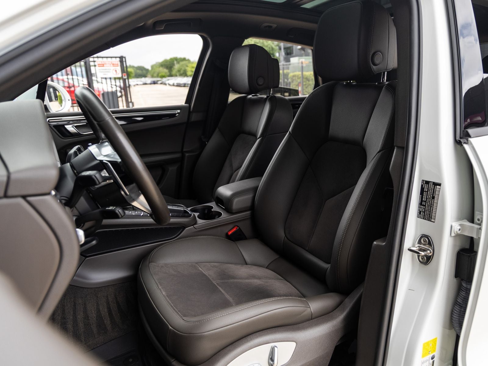 2021 Porsche Macan Macan