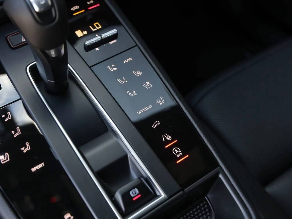 2025 Porsche Macan AWD