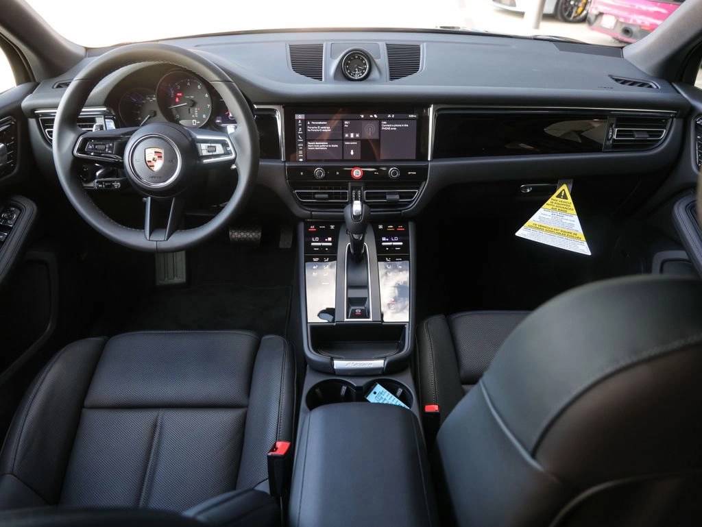 2025 Porsche Macan AWD