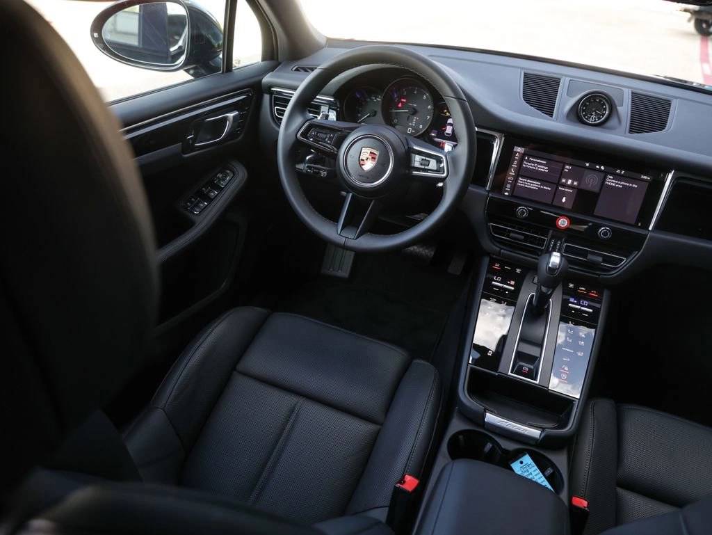 2025 Porsche Macan AWD
