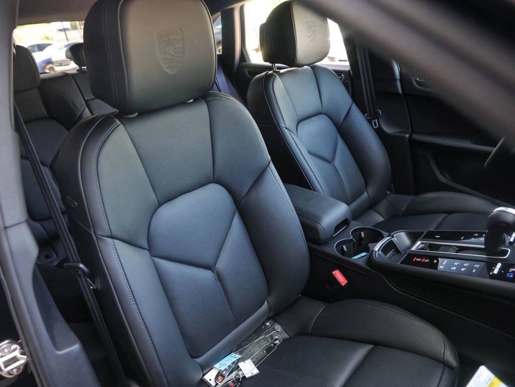 2025 Porsche Macan AWD
