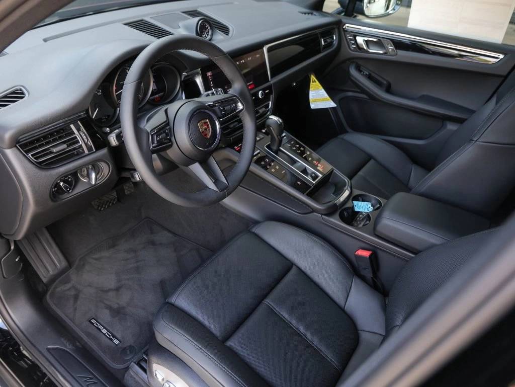 2025 Porsche Macan AWD