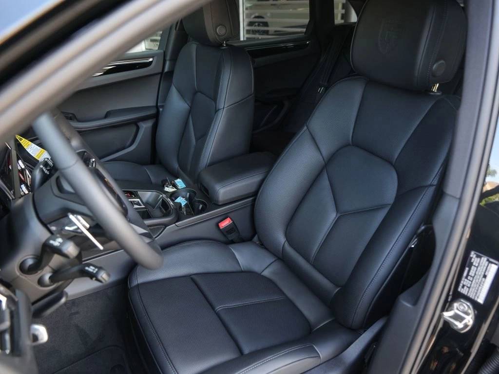 2025 Porsche Macan AWD