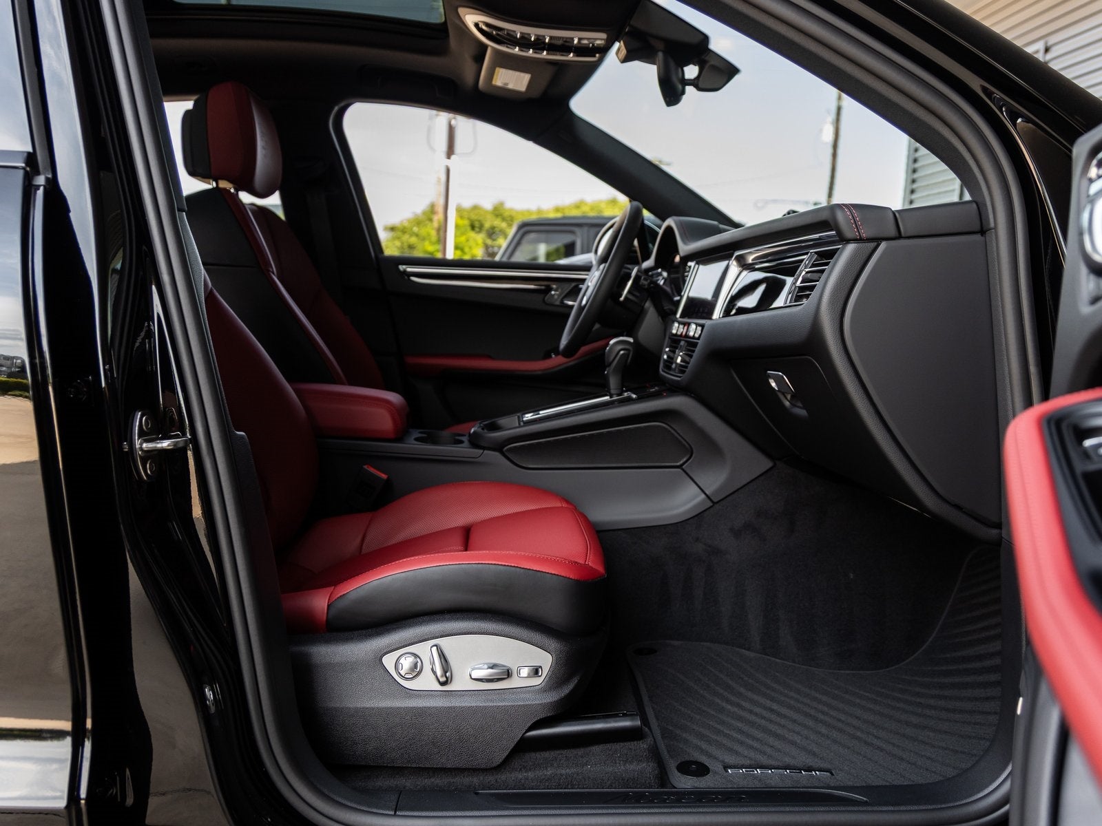 2025 Porsche Macan Macan