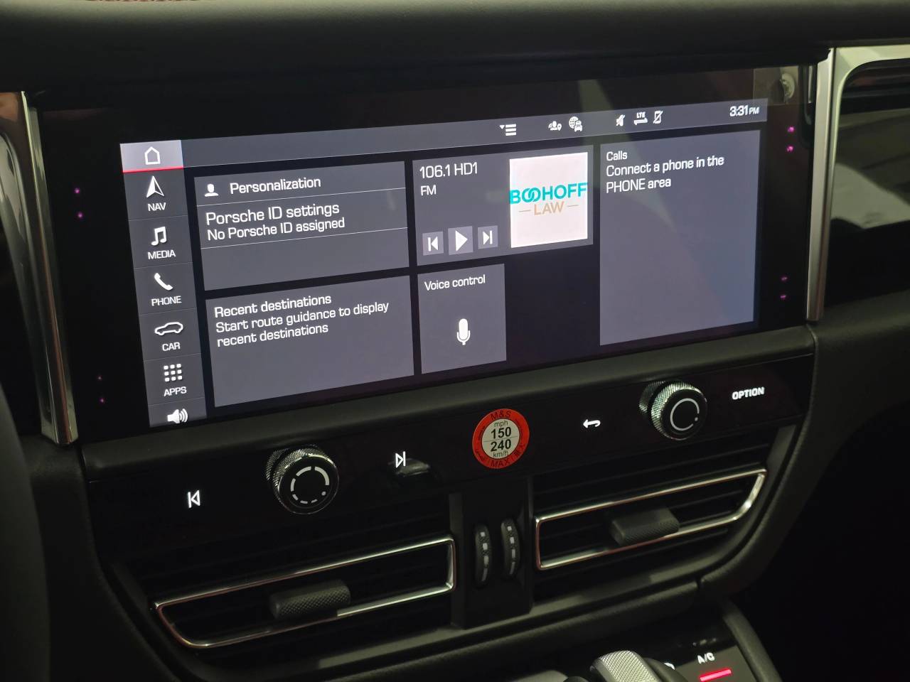 2026 Porsche Macan AWD