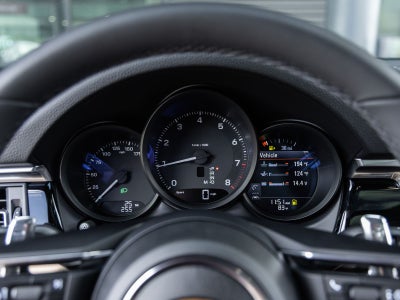 2026 Porsche Macan AWD