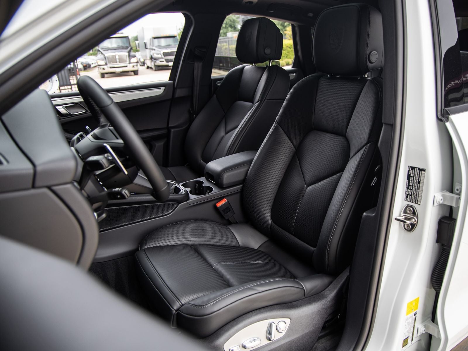 2026 Porsche Macan AWD