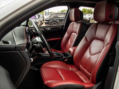 2020 Porsche Macan Macan