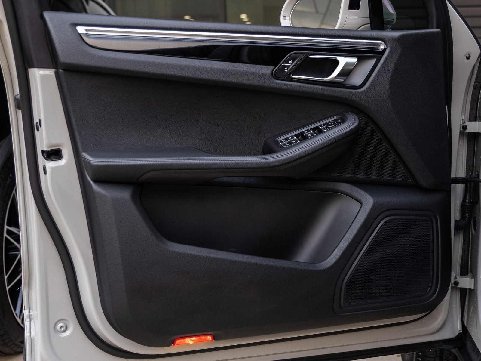 2023 Porsche Macan Macan (MY23)