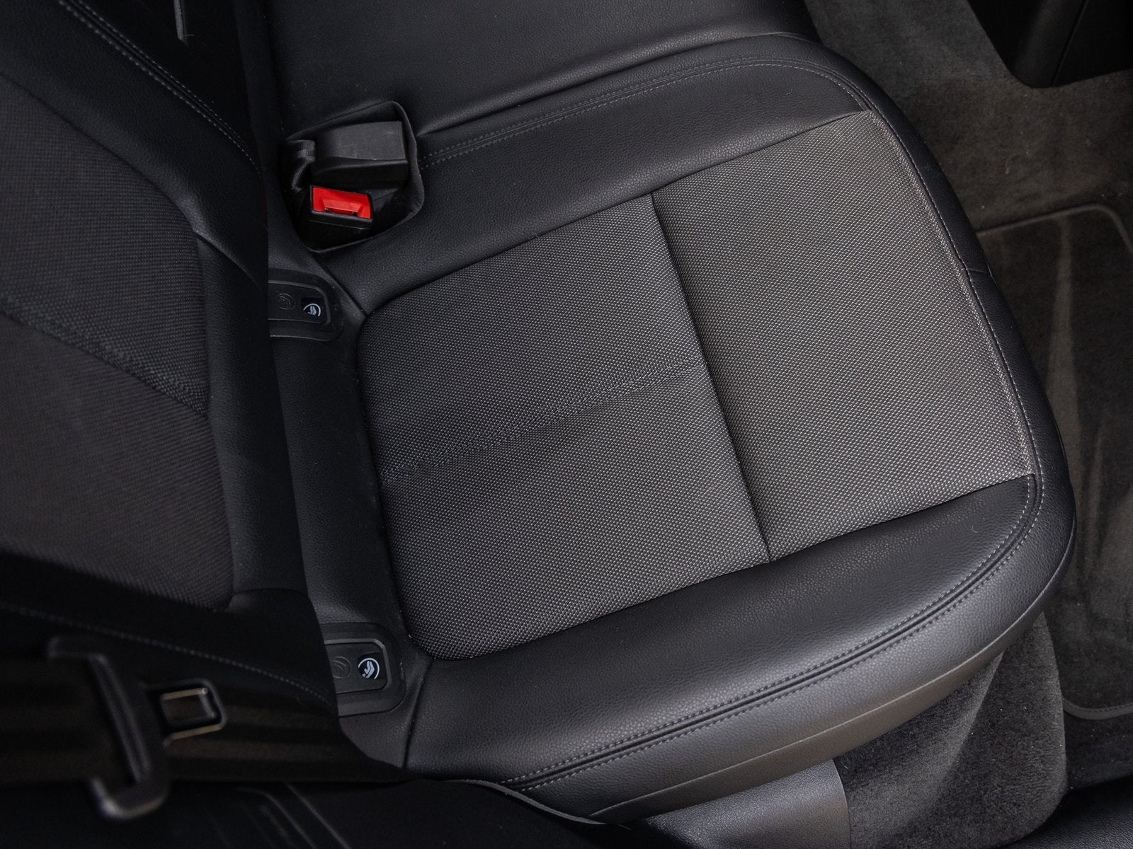 2023 Porsche Macan Macan (MY23)