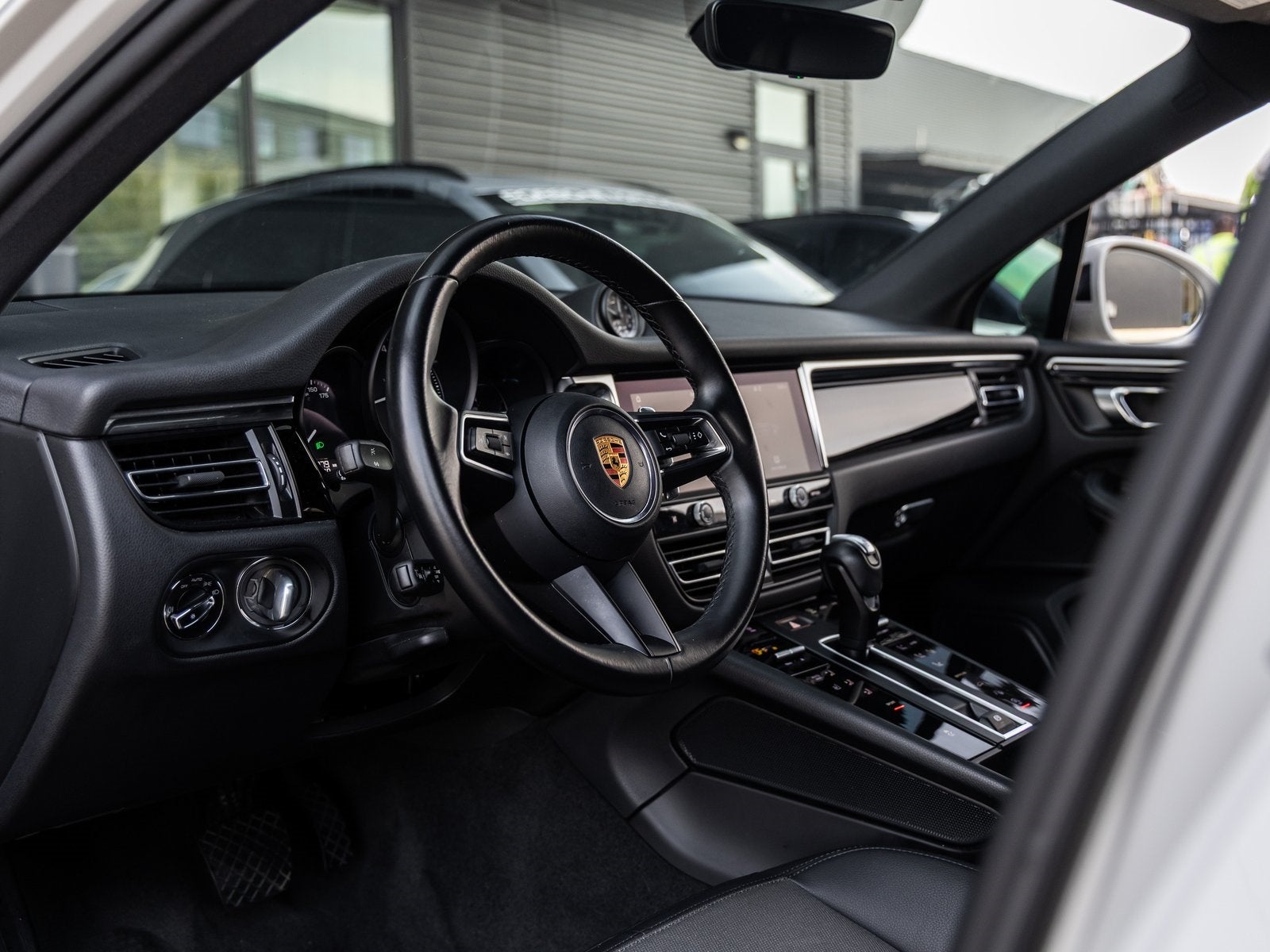 2023 Porsche Macan Macan (MY23)