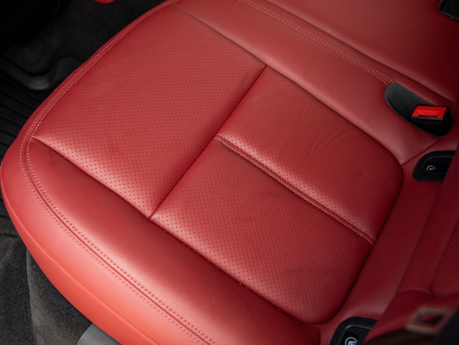 2023 Porsche Macan AWD