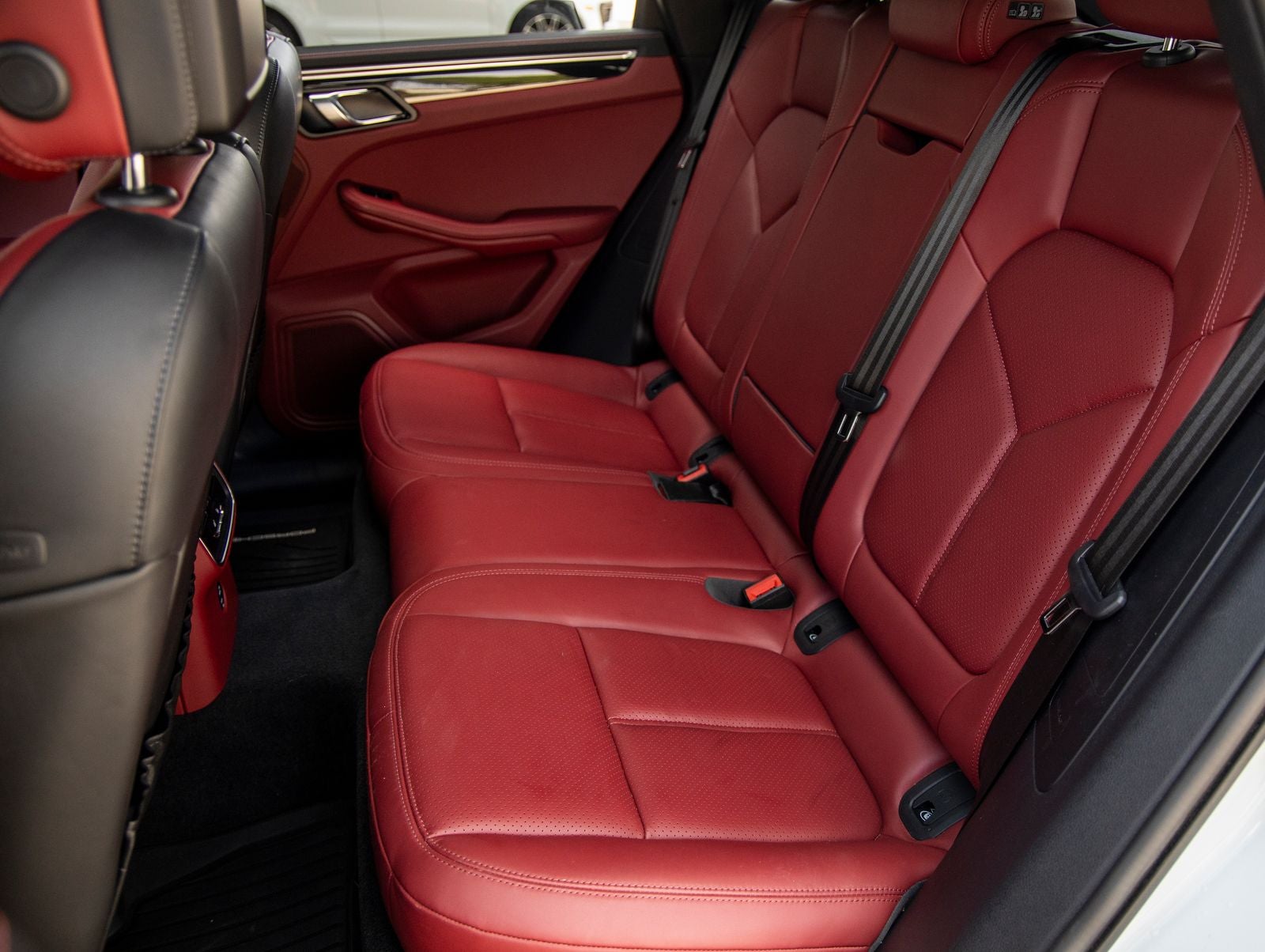 2023 Porsche Macan AWD