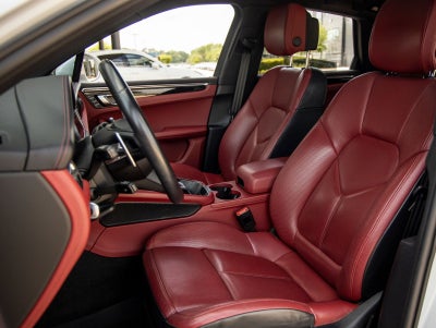 2023 Porsche Macan AWD