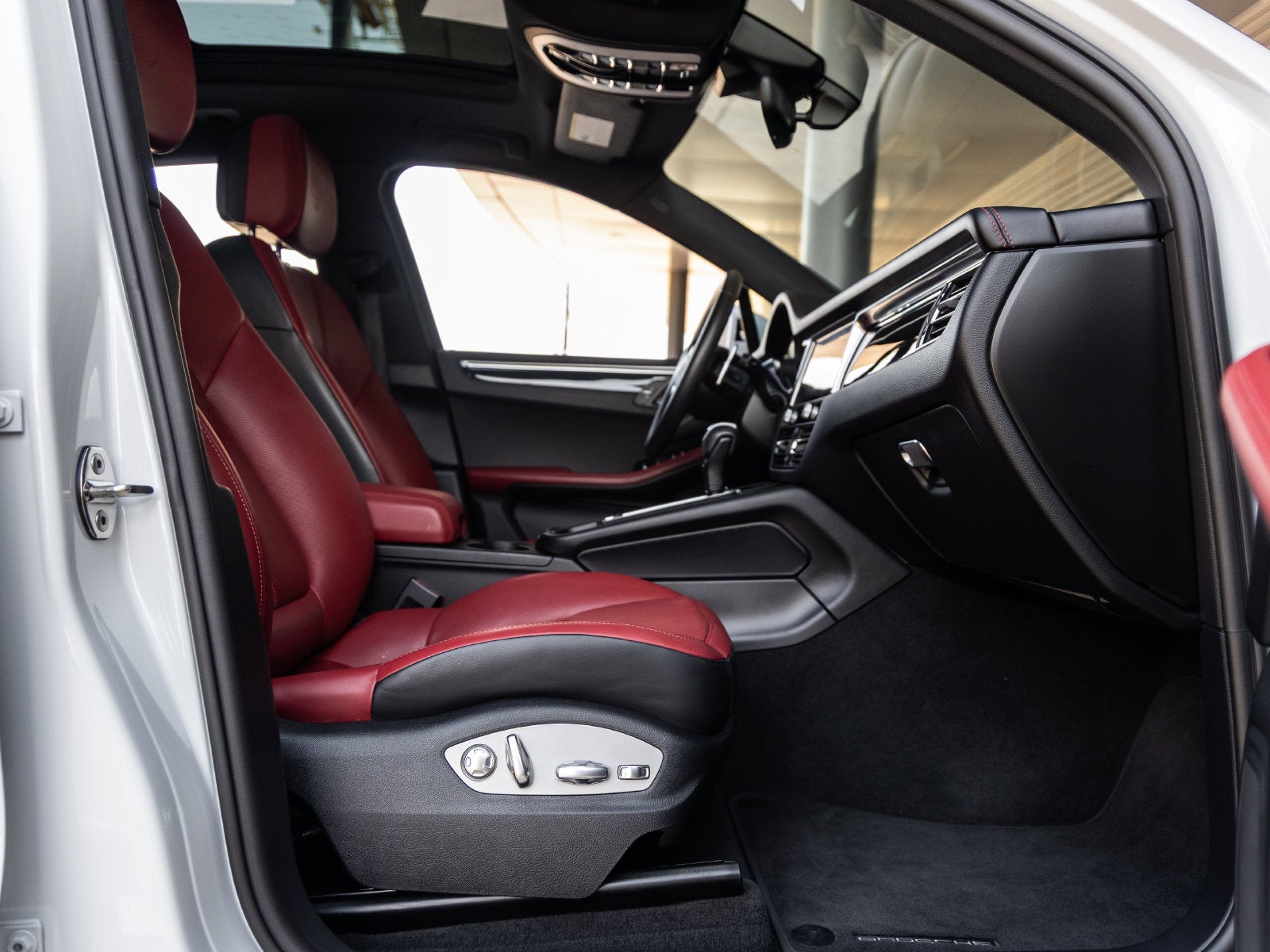 2023 Porsche Macan Macan