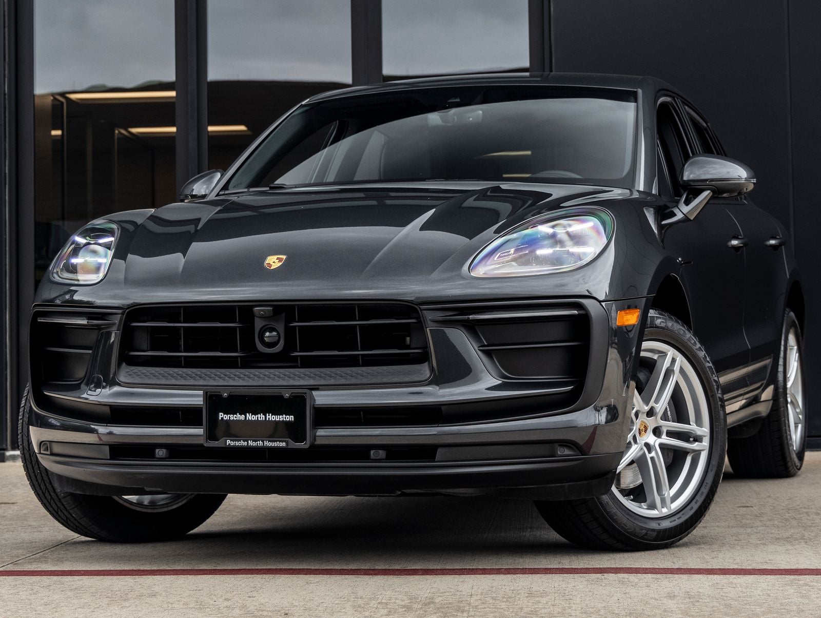 2024 Porsche Macan's photo