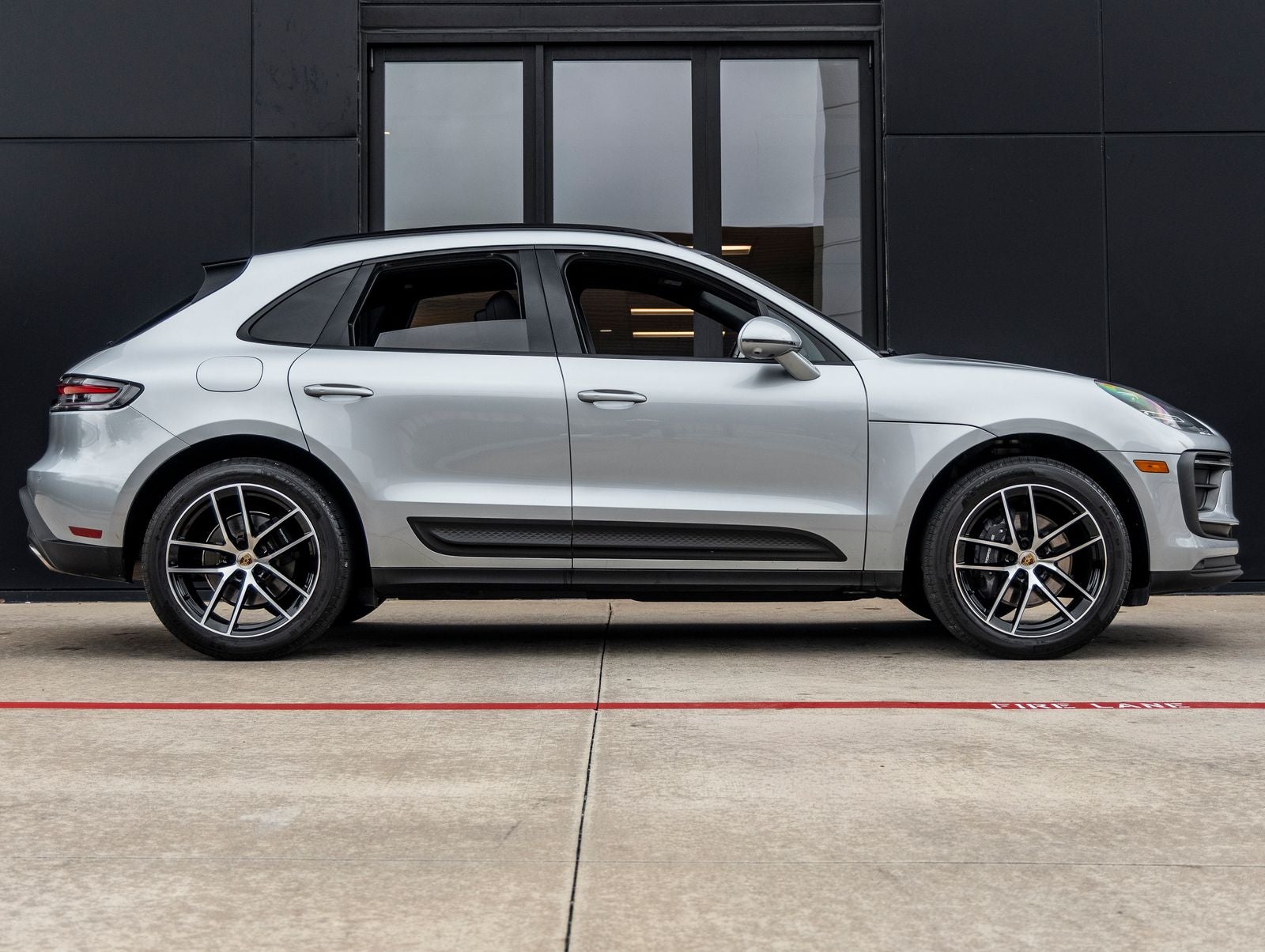 2024 Porsche Macan Base