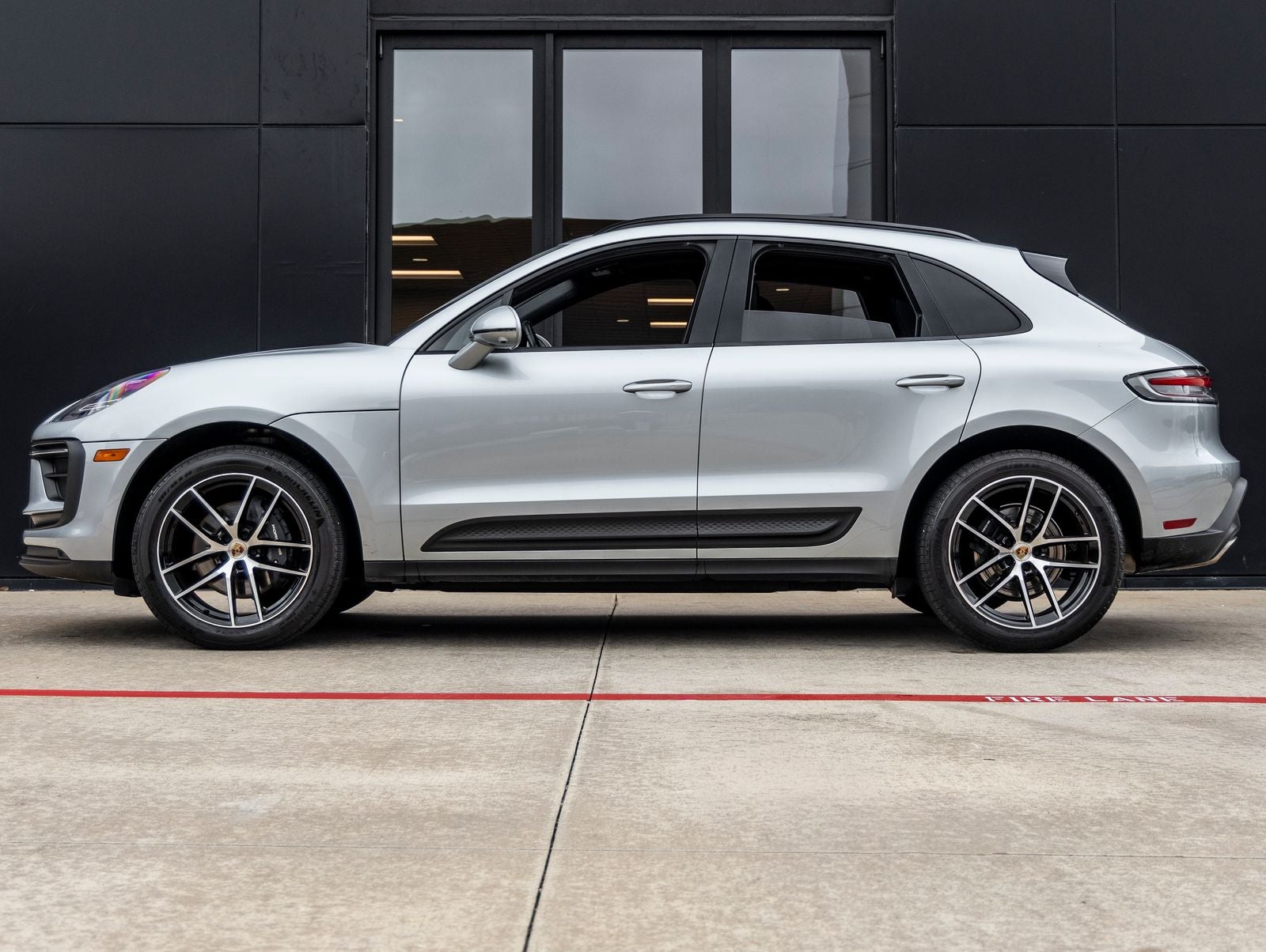 2024 Porsche Macan Base