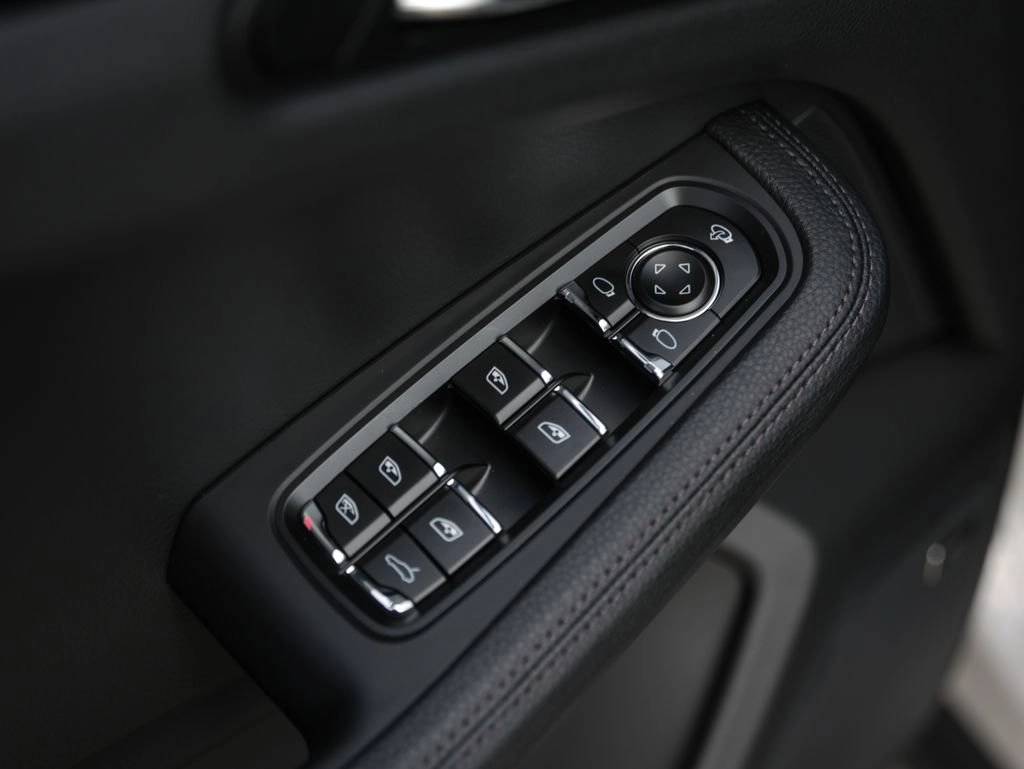 2025 Porsche Macan AWD