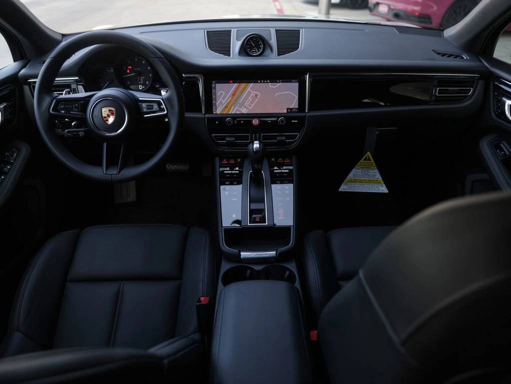 2025 Porsche Macan AWD