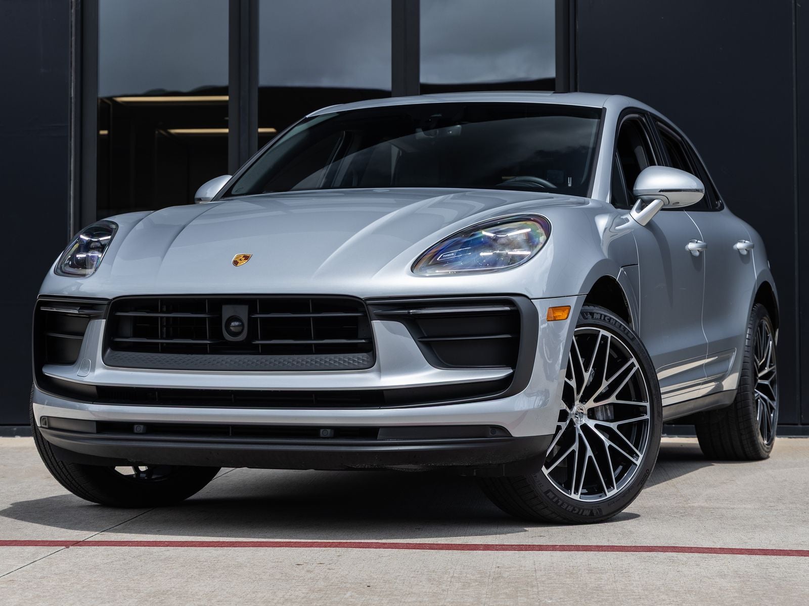 2025 Porsche Macan Base
