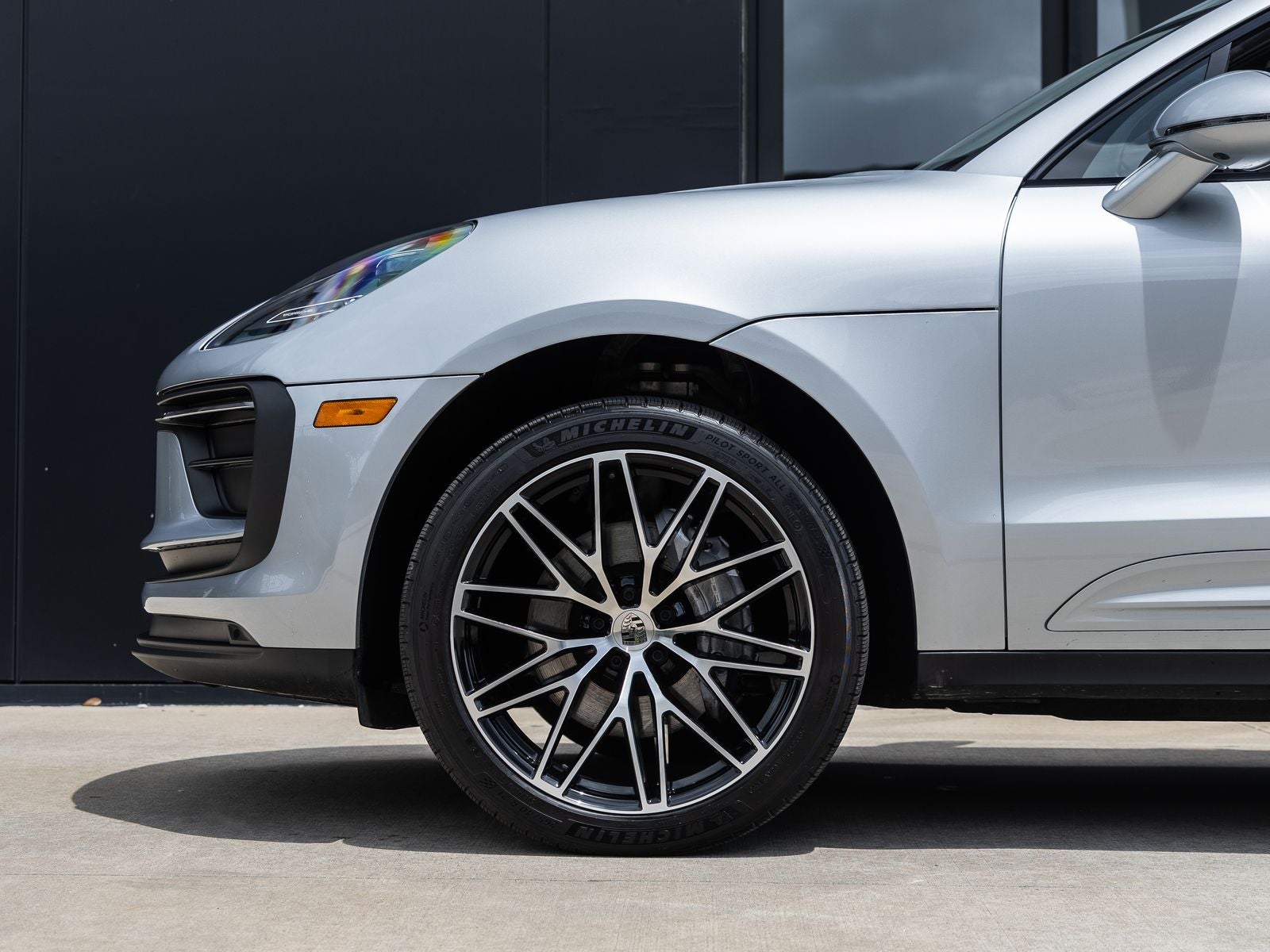 2025 Porsche Macan AWD