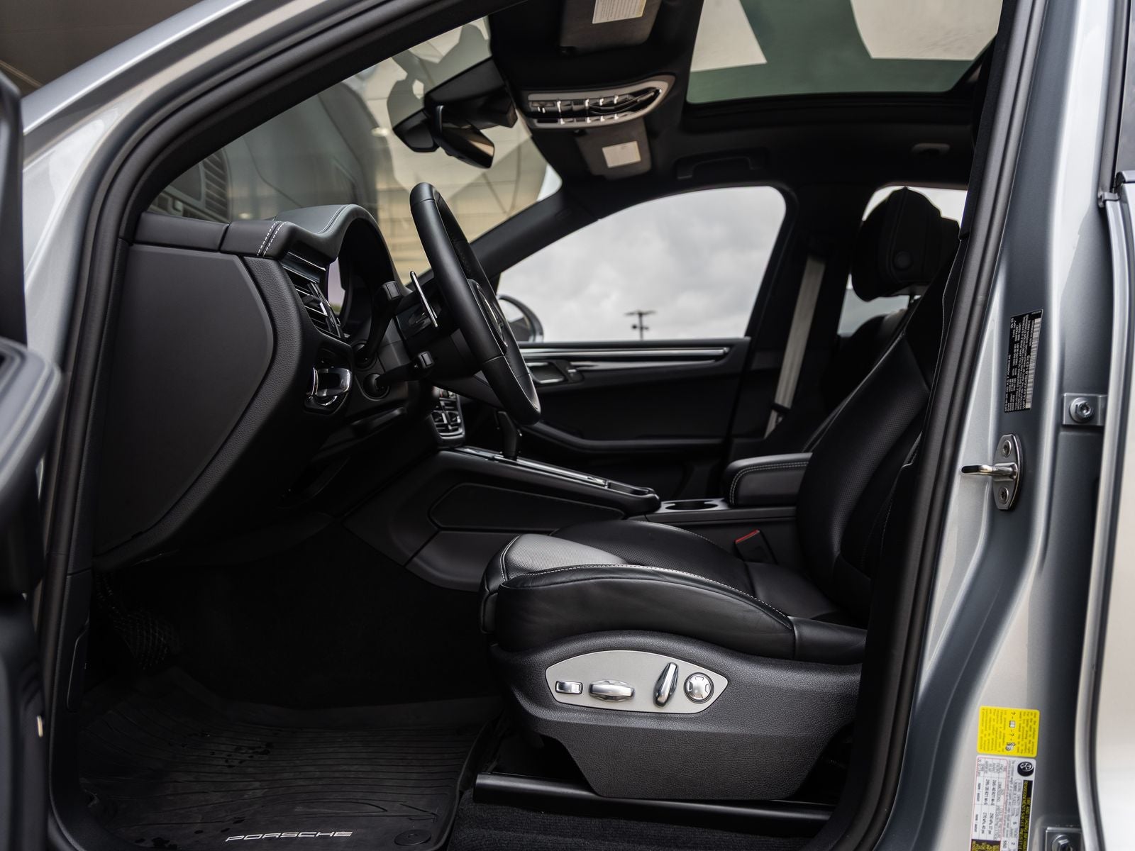 2025 Porsche Macan AWD