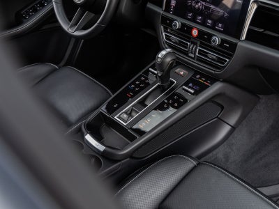 2025 Porsche Macan AWD
